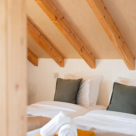 Oakstone Hills Hotel *