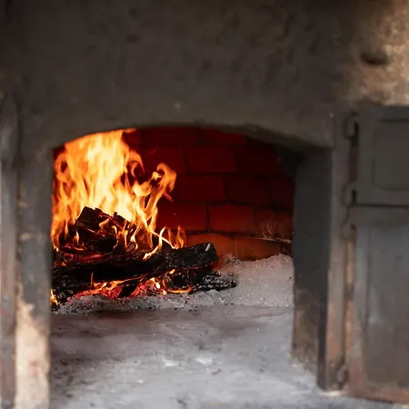 Oakstone Hills Hotel *