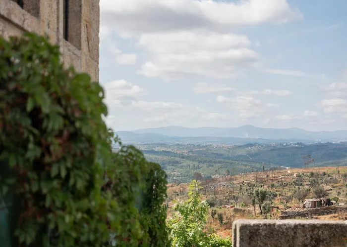 Oakstone Hills Hotel