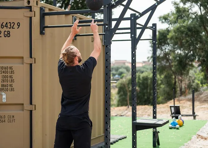 Oakstone Hills מלון *