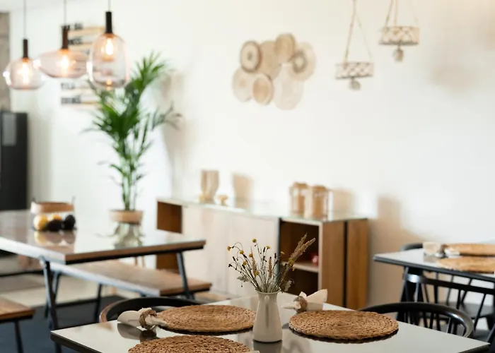 Oakstone Hills Hotel